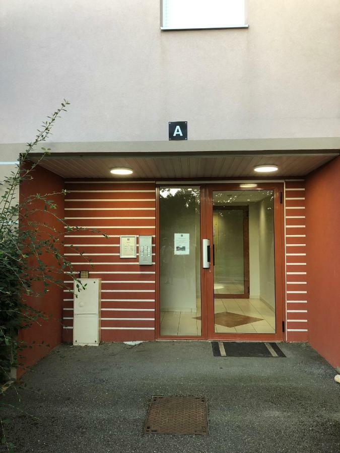Appartement Au Milieu Des Lacs, Au Bord Du Guiers *